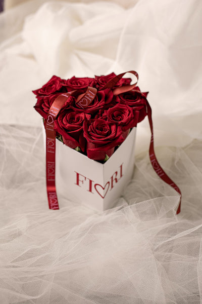 MINIBOX 9 - CORAZON PETIT RED (base de corazon con 9 rosas rojas)