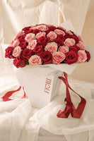 RA83 - MIX LOVE (ramo de 50 rosas en tonos rosa y rojo con bolsa porta ramo)