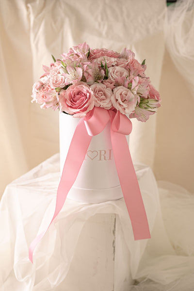 BOX99 - ROMANTIC CLASSIC (box con flores y rosas en tonos rosados)