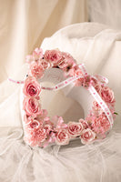 BOX101 - CORAZON COQUETTE (arreglo corazon de rosas y flores en tonos rosados)
