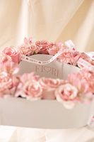 BOX101 - CORAZON COQUETTE (arreglo corazon de rosas y flores en tonos rosados)