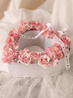 BOX101 - CORAZON COQUETTE (arreglo corazon de rosas y flores en tonos rosados)