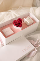 BOX89 - CAJA LUXERIE (cadenita de Odette, vela aromática LUM y arreglo de 3 rosas)