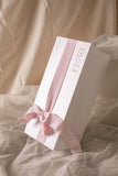 BOX89 - CAJA LUXERIE (cadenita de Odette, vela aromática LUM y arreglo de 3 rosas)