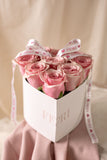 MINIBOX 8 - CORAZON PETIT PINK ( base de corazon con 9 rosas rosadas)