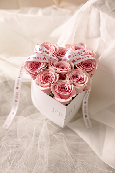 MINIBOX 8 - CORAZON PETIT PINK ( base de corazon con 9 rosas rosadas)